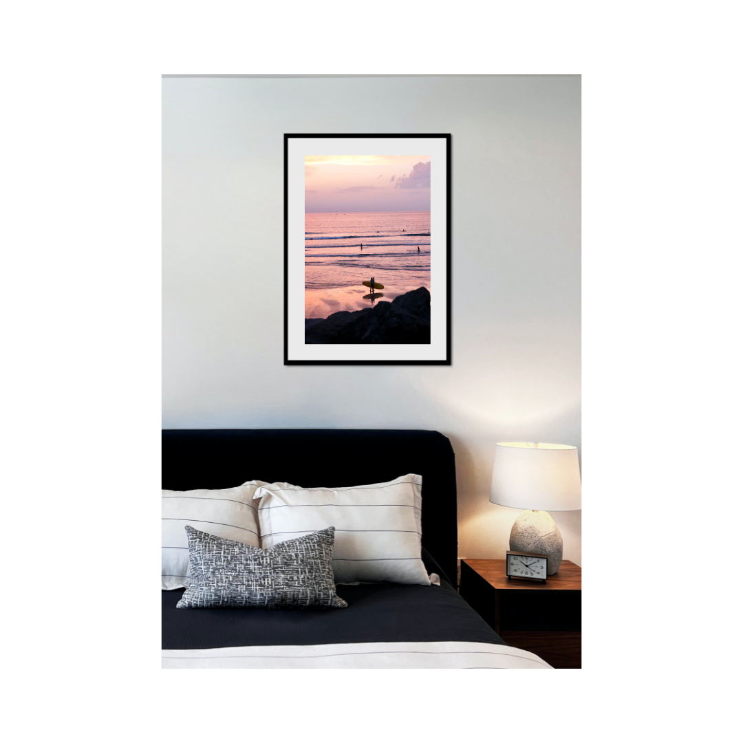 surf in pink waves - Tirage photo